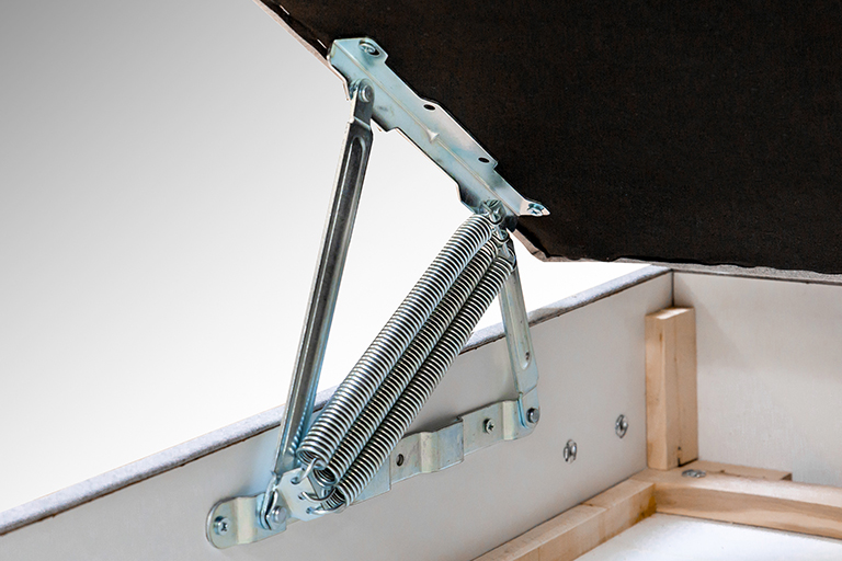 Opružni mehanizam za podizanje